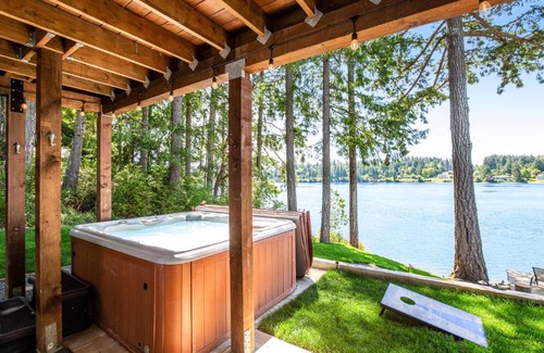 Agate Casa | Sittin' On the Dock