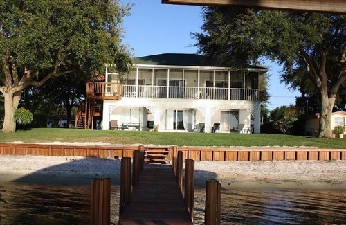 Sylvan Shores Casa | Sentada en el muelle del lago de arcilla de Inicio Para el "país" perfecto vacat