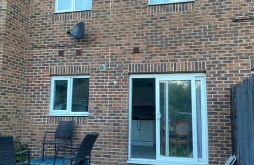 Sittingbourne Casa | Sittingbourne Serenity - Spacious 4-Bed House