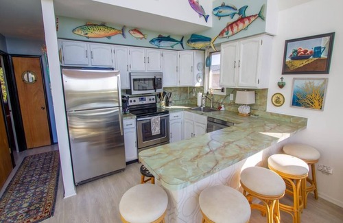 West Cape May Casa | Situated between the hustle and bustle of downtown Cape May and the gorgeous sunsets of Sunset Beach.