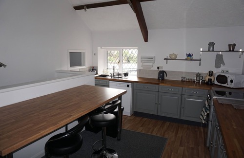 Slapton Casa | Situated in a quaint village-walking distance to Slapton Sands Beach & Ley.