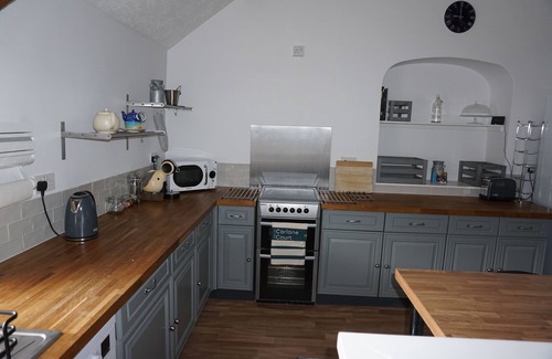Slapton Casa | Situated in a quaint village-walking distance to Slapton Sands Beach & Ley.