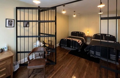 Matewan Casa | Situated in downtown, Matewan it is near all restaurants, museums and shops.