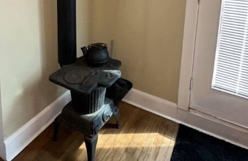 Matewan Casa | Situated in downtown, Matewan it is near all restaurants, museums and shops.