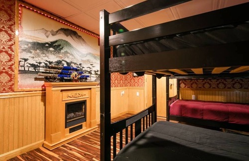 Somersworth Casa | Six-Bedroom Family Retreat