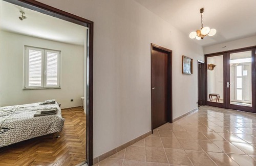 Cabrunici Casa | Six-Bedroom Holiday Home in Cabrunici