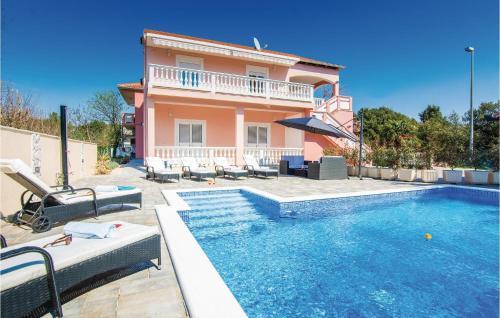 Bibinje Casa | Six-Bedroom Holiday Home In Bibinje