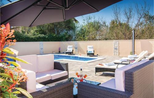 Bibinje Casa | Six-Bedroom Holiday Home In Bibinje