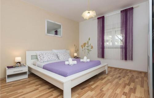 Galovac Casa | Six-Bedroom Holiday Home In Galovac