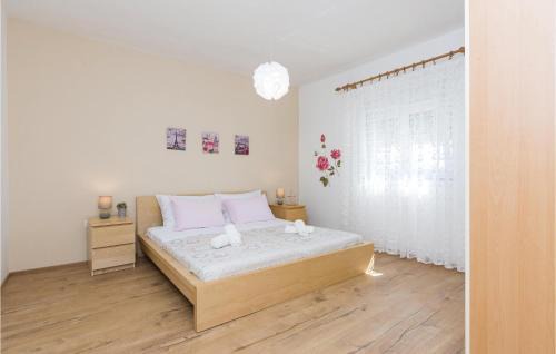 Galovac Casa | Six-Bedroom Holiday Home In Galovac