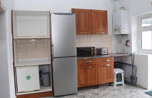 East Ham South Casa | Six Bedroom House Shortlets express
