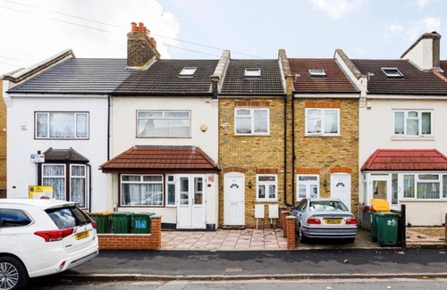 East Ham South Casa | Six Bedroom House Shortlets express