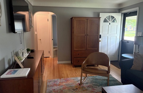 Kamm's Corners Casa | Six minutes from the airport. Family Friendly!