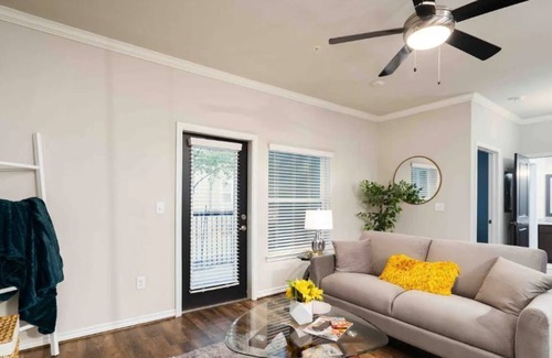 Wetmore Apartamento | SixFlags/RIM/LaCantera/Shopping/TheDominion/RestaurantsNearby