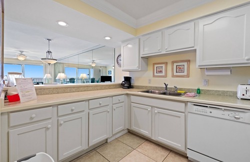 Miramar Beach Condominio | Sixth-floor Gulf-front Condo with balcony, outdoor Pool & Gym