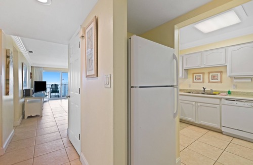 Miramar Beach Condominio | Sixth-floor Gulf-front Condo with balcony, outdoor Pool & Gym