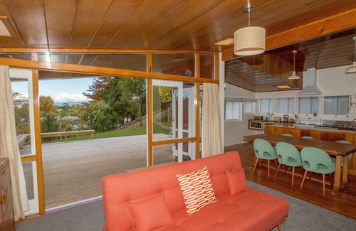 Kuratau Cabaña | Sixties Cedar Bach - Kuratau Holiday Home