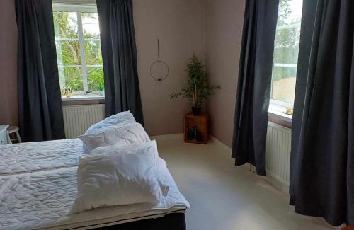 Larv Cama Y Desayuno | Sjötorps Säteris Bed & Breakfast Flygeln