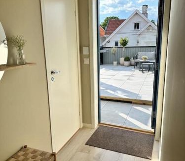 Stavanger Apartamento | Sjarmerende og sentralt beliggende leilighet med stor ballkong på Storhaug - Perfekt sommerleie!