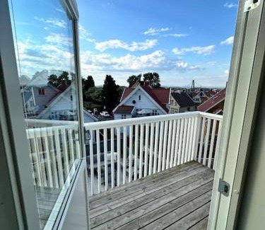 Stavanger Apartamento | Sjarmerende og sentralt beliggende leilighet med stor ballkong på Storhaug - Perfekt sommerleie!