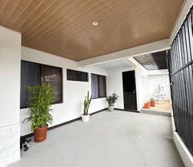 Alajuela Apartamento | SJO airport 4 min free parking