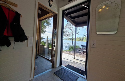 Sandviken Cabaña | Sjöhuset - boats, beach, sauna, jetty and barbecue!