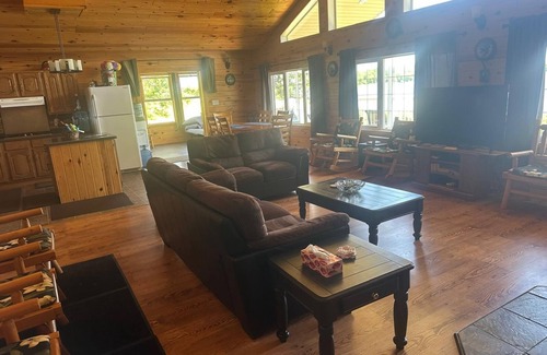 Northern Ontario Cabaña | Skøgarmaör Meadow Cottage, Lake Of the Woods, Ward Island