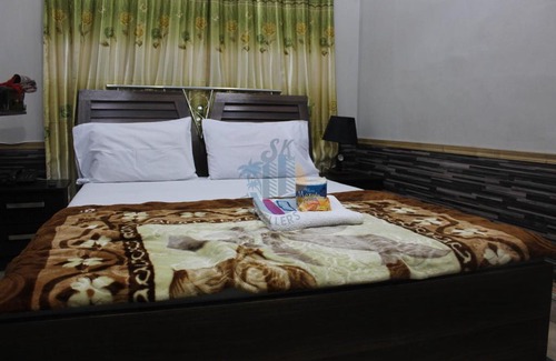Karachi Hotel | SK Travellers' Inn