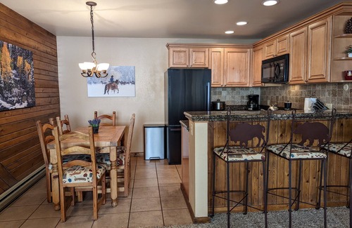 Crested Butte Condominio | Ski and Bike In/Out Condo on Mt. Crested Butte with Private Entrance. Sleeps 8