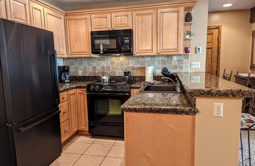 Crested Butte Condominio | Ski and Bike In/Out Condo on Mt. Crested Butte with Private Entrance. Sleeps 8