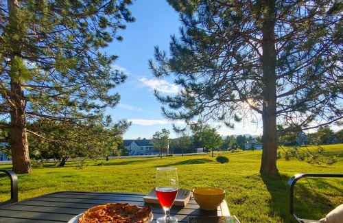Orford Chalet De Esquí | Skiing and Golf 5 minutes from Mont Orford. Chalet with fireplace and large kitchen!!!