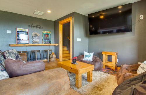 Wolf Laurel Casa | Ski and Hike Mars Hill Mountaintop Cabin with Views
