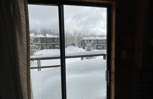 Hidden Valley Casa | Ski at Hidden Valley or Seven Springs | HUGE Master Suite