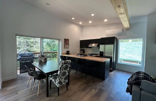 Jay Cabaña | Ski, Bike and family fun at "The Future" cottage.