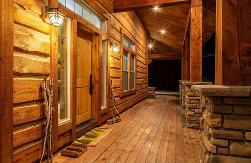 Tamarack Resort Casa | Ski, Boat, Bike, Hike! All-Season Mountain Access- Cozy Tamarack Timberhaus.