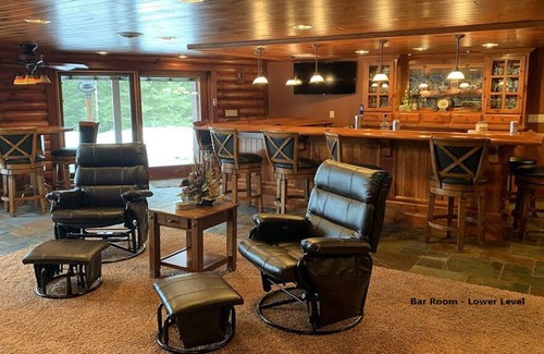 Iron River Casa | Ski Brule - Lake Home tiene capacidad para 16 personas