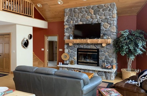 Iron River Casa | Ski Brule - Lake Home tiene capacidad para 16 personas