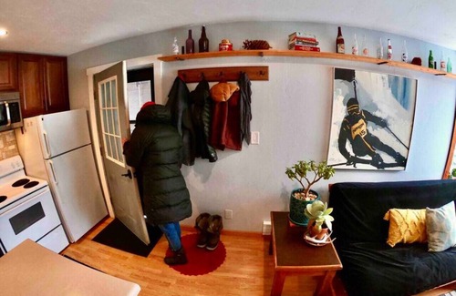 Big Sky Condominio | Ski Bunny Studio / Walkable to Ski Lifts