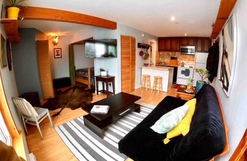 Big Sky Condominio | Ski Bunny Studio / Walkable to Ski Lifts
