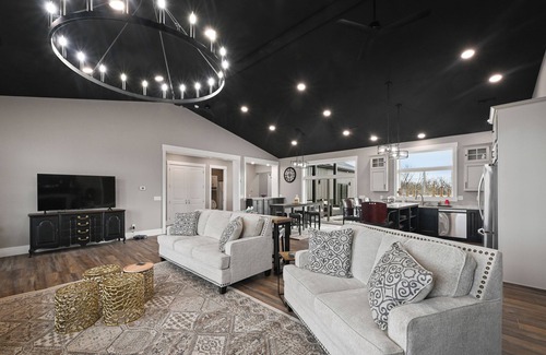 Aurora Casa | Ski, Casino,Concerts! Lawrenceburg has it all!