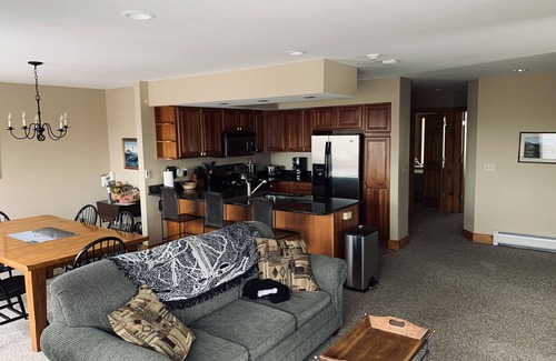 North Troy Casa | Ski Chalet (Ski-in/Ski-out)