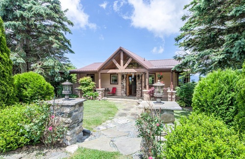 Banner Elk Cabaña | 3BD / 3BA Mountain Home, se encuentra sobre las pistas de esquí, grandes vistas, bañera de hidromasaje, King Master Suite, 3 millas de Blowing Rock