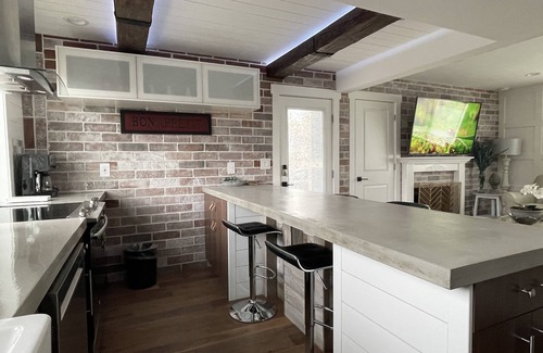 Sandy Casa | SKI HAUS WONDERLAND (3 MIN FROM PARK N RIDE BUS THAT TAKES U 2 ALTA & SNOWBIRD!)