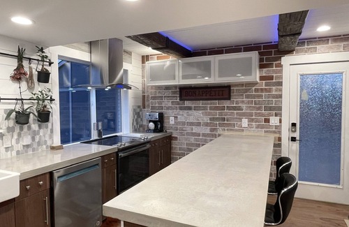 Sandy Casa | SKI HAUS WONDERLAND (3 MIN FROM PARK N RIDE BUS THAT TAKES U 2 ALTA & SNOWBIRD!)