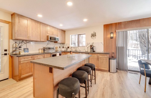 Pla-Vada Woodlands Cabina | Ski, Hike & Fish: Cabin w/ Deck in Soda Springs!