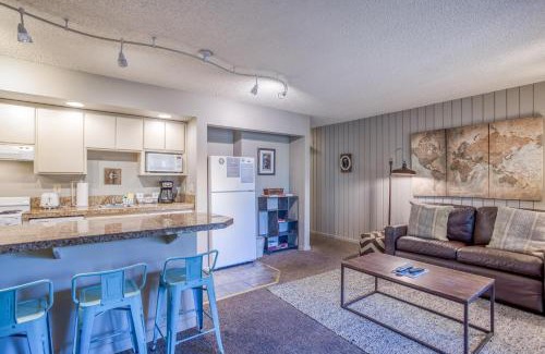 Century West Casa | Ski House 106 - Meredith Lodging