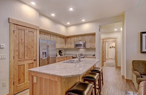 Breckenridge Casa | Ski-in 2br W/luxe Decor Steps To Winter Activities 2 Bedroom Townhouse by RedAwning