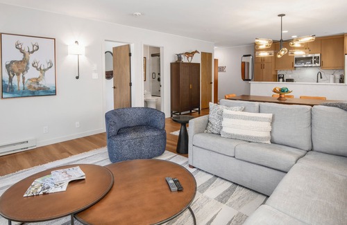 Beaver Creek Condominio | Entrada y salida de esquí en Beaver Creek Village Condo con balcón, bañera de hidromasaje, transporte gratuito