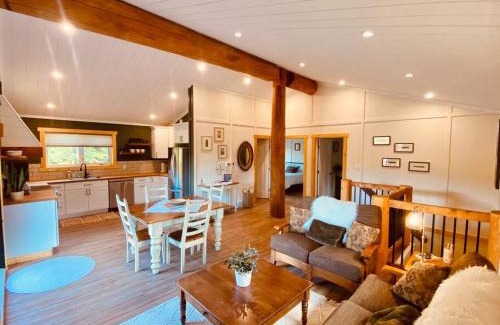 East Kootenay Chalet De Esquí | Ski-In Chalet: Private Hot tub, Bonus Bunk House