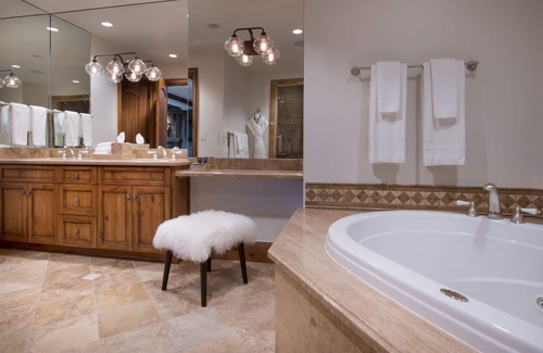 Avon Complejo | Ski in/out 2BR residence at Bachelor Gulch Ritz-Carlton - spa, pool, gym & more!